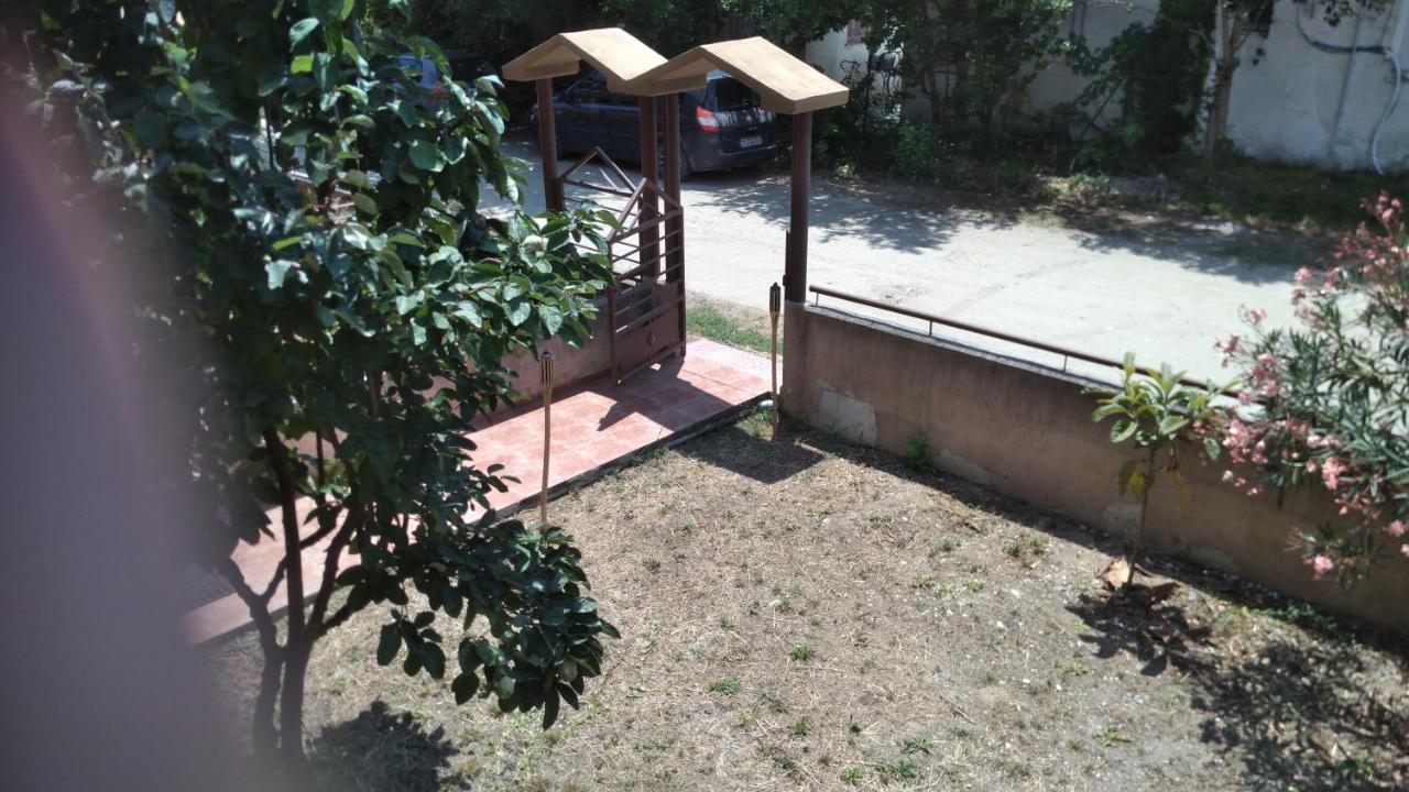Garden Maisonnette 2-Bedrooms Sleeps 6 Adults 200M From Sandy Beach Aszproválta Kültér fotó