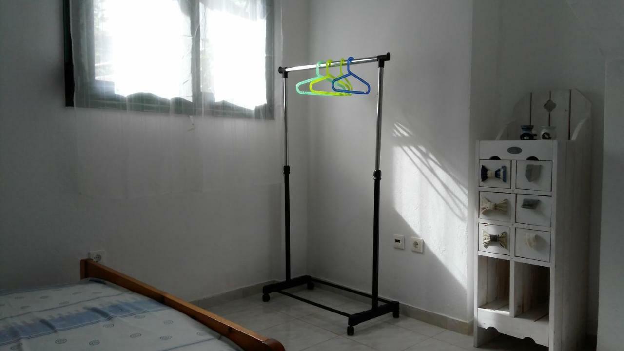 Garden Maisonnette 2-Bedrooms Sleeps 6 Adults 200M From Sandy Beach Aszproválta Kültér fotó