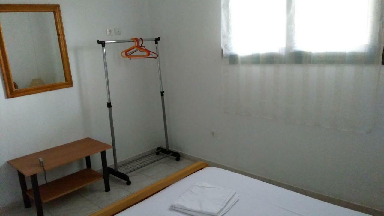Garden Maisonnette 2-Bedrooms Sleeps 6 Adults 200M From Sandy Beach Aszproválta Kültér fotó